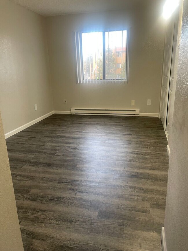 Photo - Beautiful One Bedroom Remodeled  Available Unidad 356