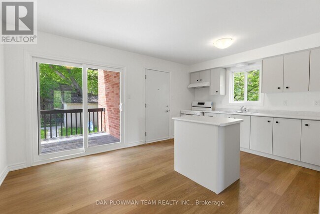 Photo - 176 Nassau St