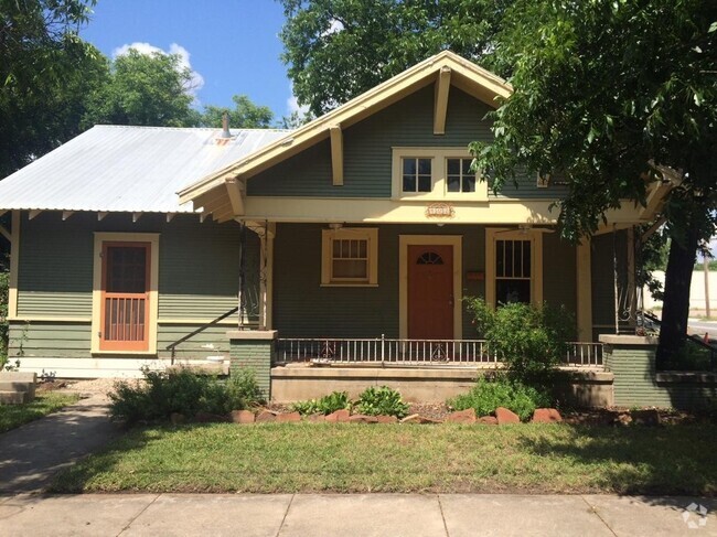 Building Photo - 402 S Chestnut St Rental