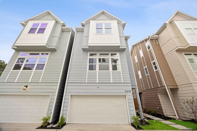 Photo - 2121 A Hoskins Dr