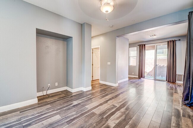 Photo - Status: Accepting Applications