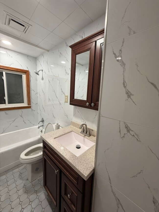 Photo - 5654 Burger St