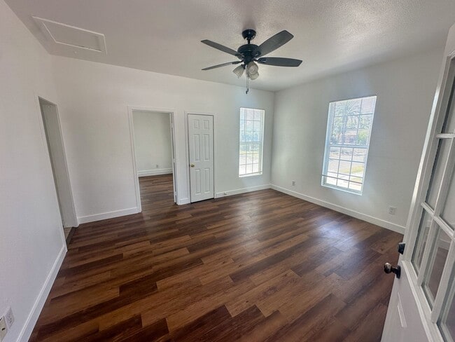 Building Photo - 4305 Tenth St Unit B