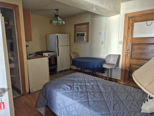 Photo - Fully furnished efficiency