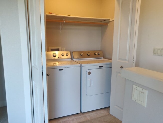 Photo - 331 NW Flagline Dr Unit B