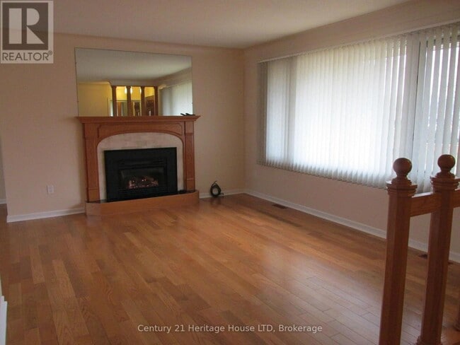 Photo - 6 E Hampton Rd