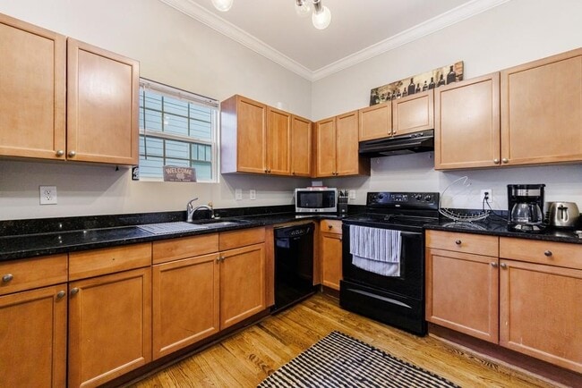 Photo - 358 Clifford Ave NE