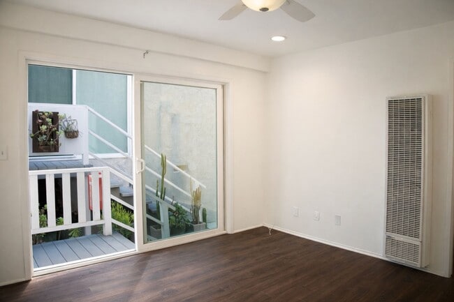 Photo - 733 Manhattan Beach Blvd