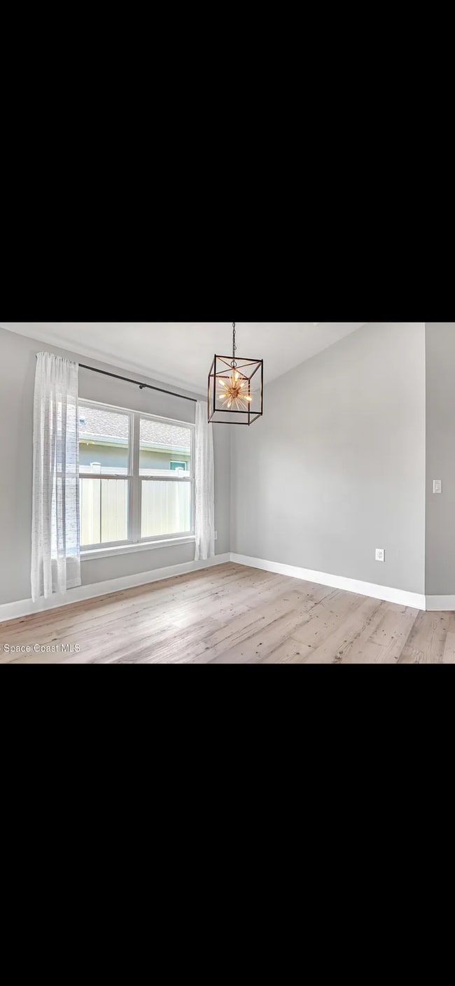 Photo - 2438 Bonnyton Ln NW