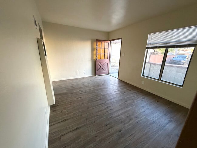 Photo - 8123 Otis St