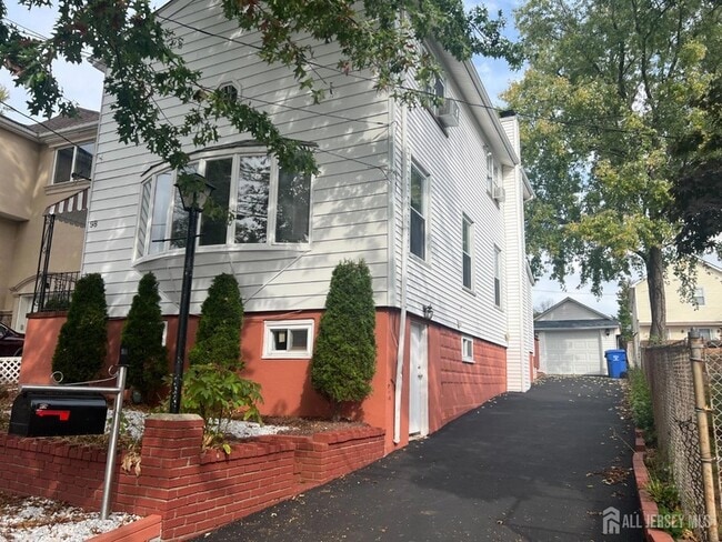 Photo - 98 Trieste St