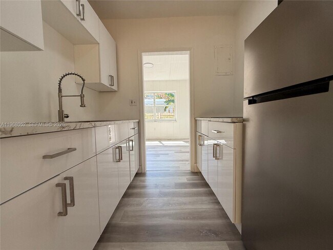 Photo - 2801 SW 26th St Unit R-Right