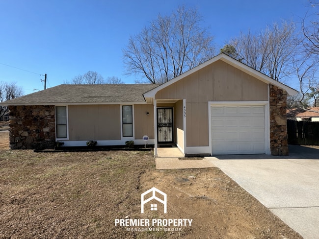 Building Photo - Charming 3BR Memphis Home with Garage, Open Kitchen & Fenced Backyard