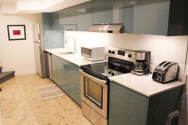 Photo - 445 Ontario St