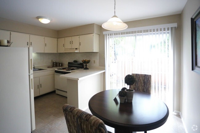 The Groves Apartments and Townhomes