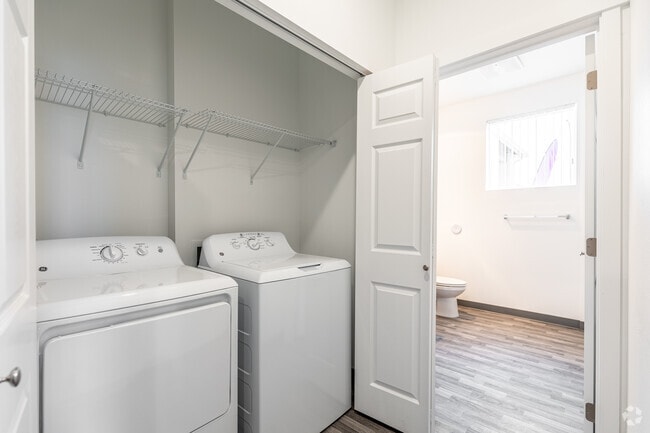 0BR, 1BA - 599SF
