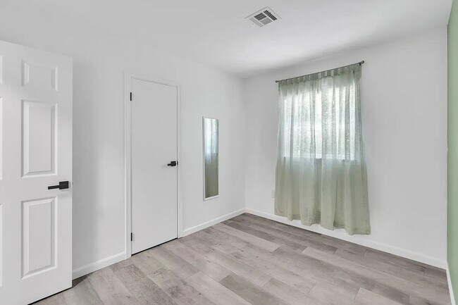 Photo - 2144 Dover Pines Ave