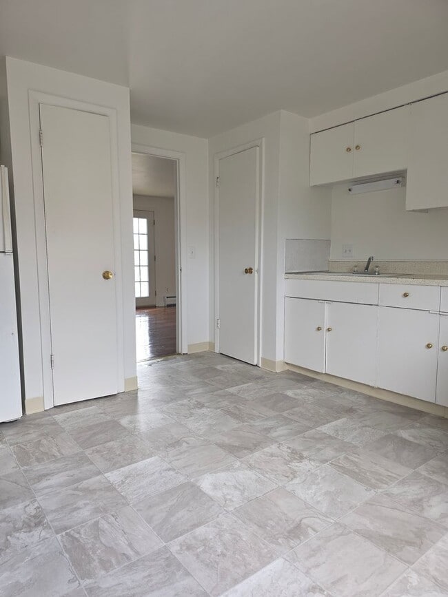 Photo - 2 bedroom upper Unit CA515C