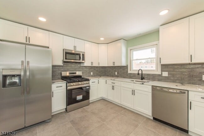 Photo - 10 Cardinal Ln