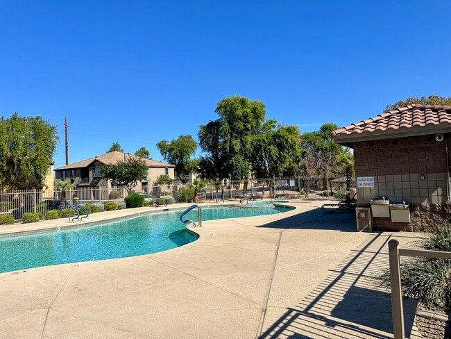 Photo - 8111 W Lynwood St