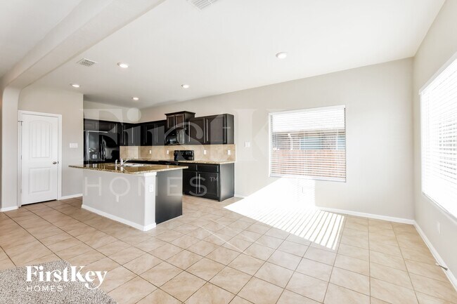 Photo - 625 Stanmire Lake Trl