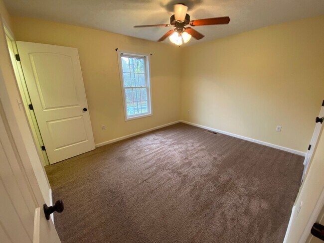 Photo - Townhouse within minutes of LU! Located on...