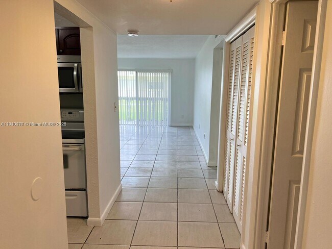 Photo - 15205 NE 6th Ave Unidad D103