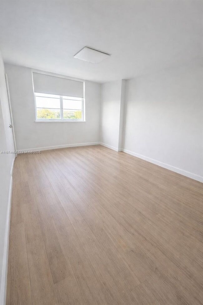 Photo - 300 Bayview Dr