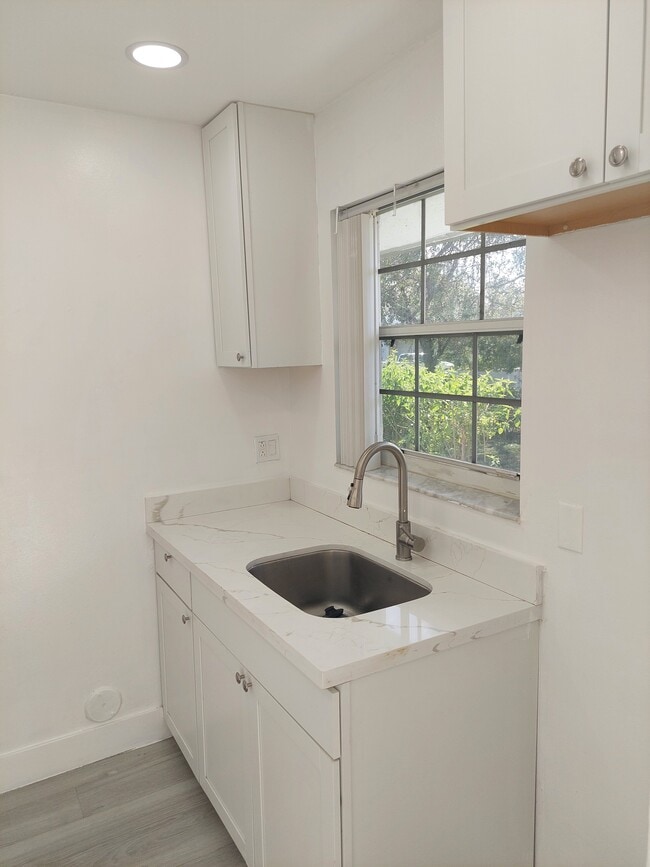 Photo - 2319 Johnson St Unit 4