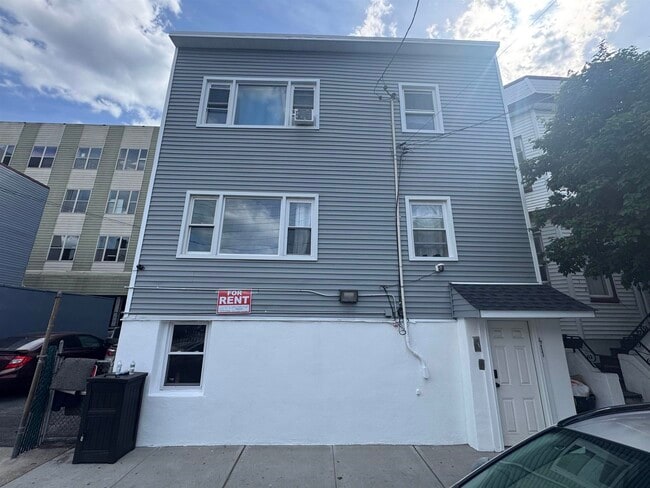 Building Photo - 411 51st St Unit 3