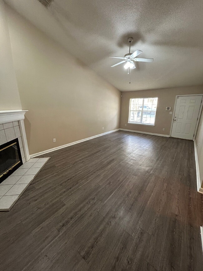 Photo - 2 bed/2 bath with new paint and flooring! Pets are welcome! New Back Porch!