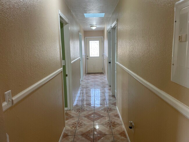 Photo - 319 W 14th St