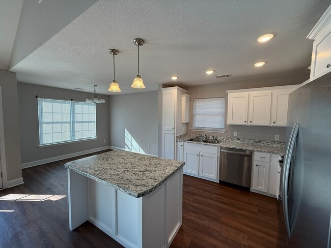 Photo - 307 W Leyland Ct