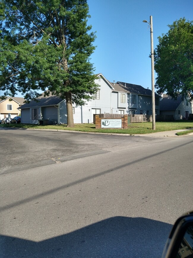 Pin Oak Townhomes main entrance - 2406 Alabama St Unit 7 C Rental
