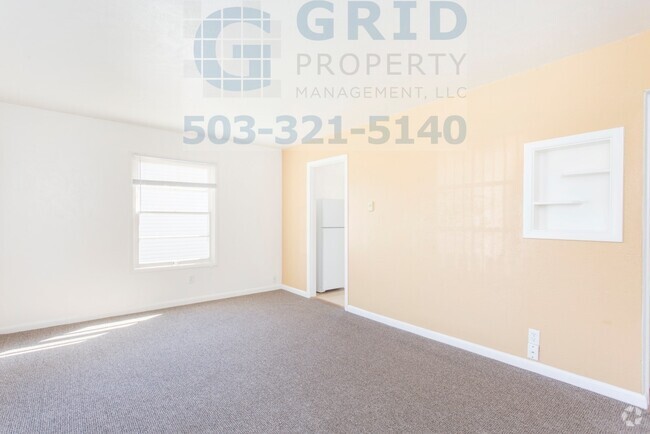 Building Photo - Two Bedroom Bungalow Available in Lents Ne... Rental
