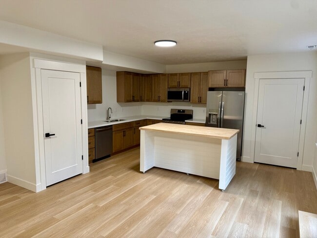 Building Photo - 11282 Alpine Creek Way