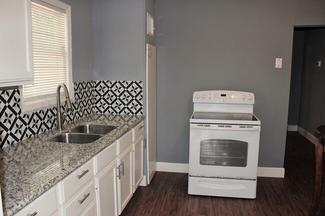 Photo - 1312 E Alamo St