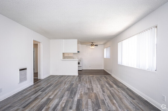 2BR, 1.5BA - 870SF - Living Room/Dining Room