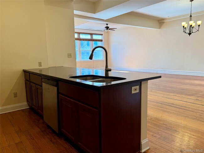 Photo - 337 Main St Unit 2F