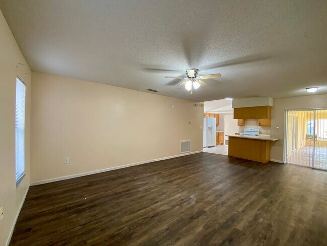 Photo - 3bed/2bath Lake View Single Family Home in Kissimmee, FL!