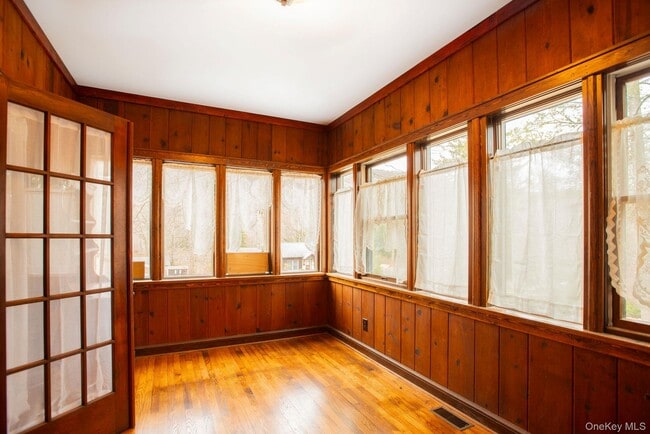 Photo - 11 Locust Dr