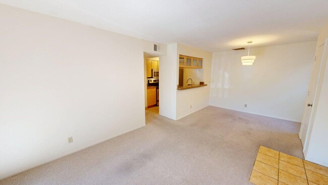 Building Photo - Light-Filled Upstairs Condo in a Prime Location