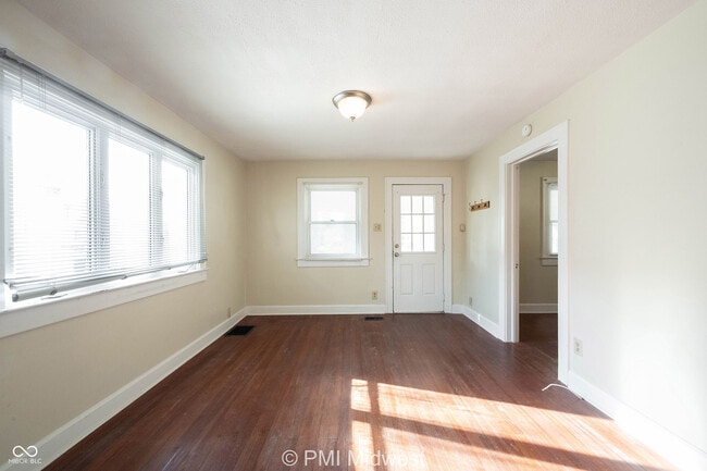 Photo - 4715 Caroline Ave