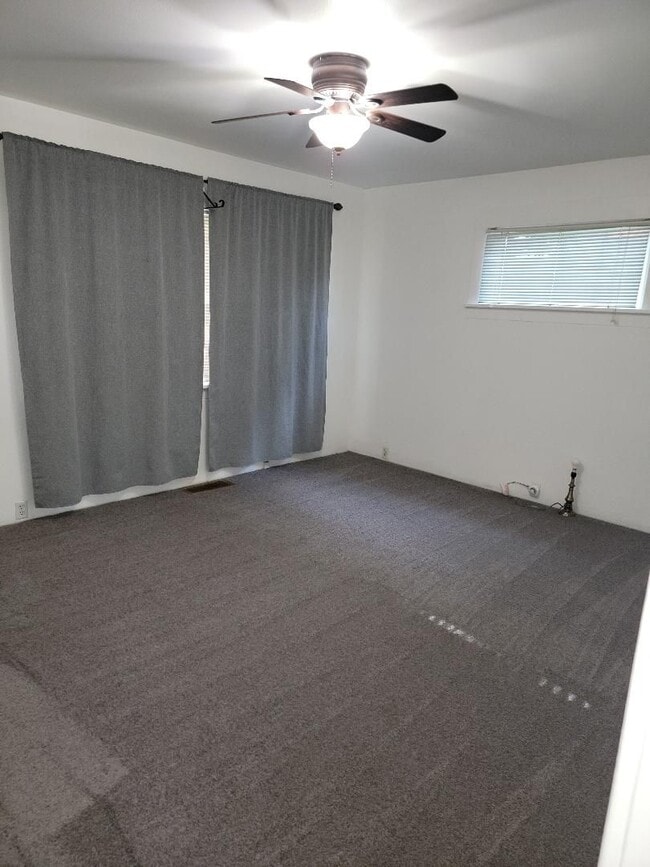 Photo - 2 Bedroom House in South Tacoma w Detached garage