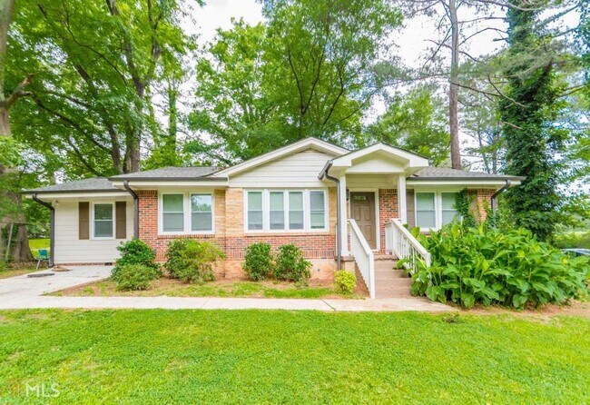 2228 Pinewood Dr - 2228 Pinewood Dr House