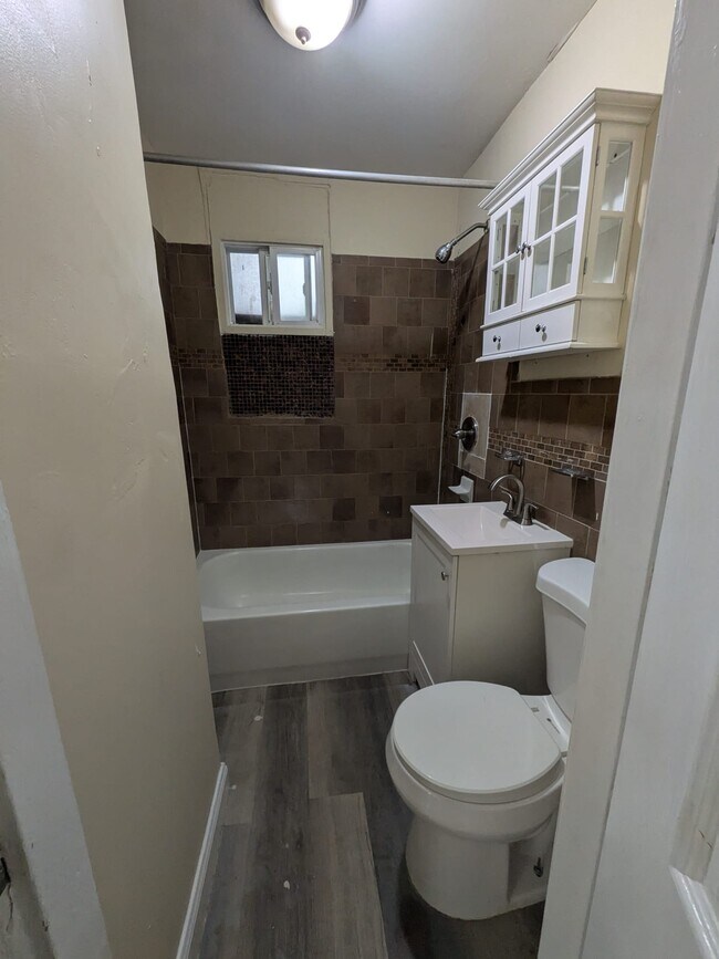 60 Wilkinson Ave Unidad 1L