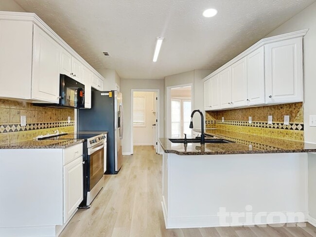 Photo - 1685 Nottingham Way