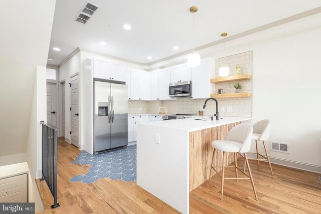 Photo - 3116 Clifford St