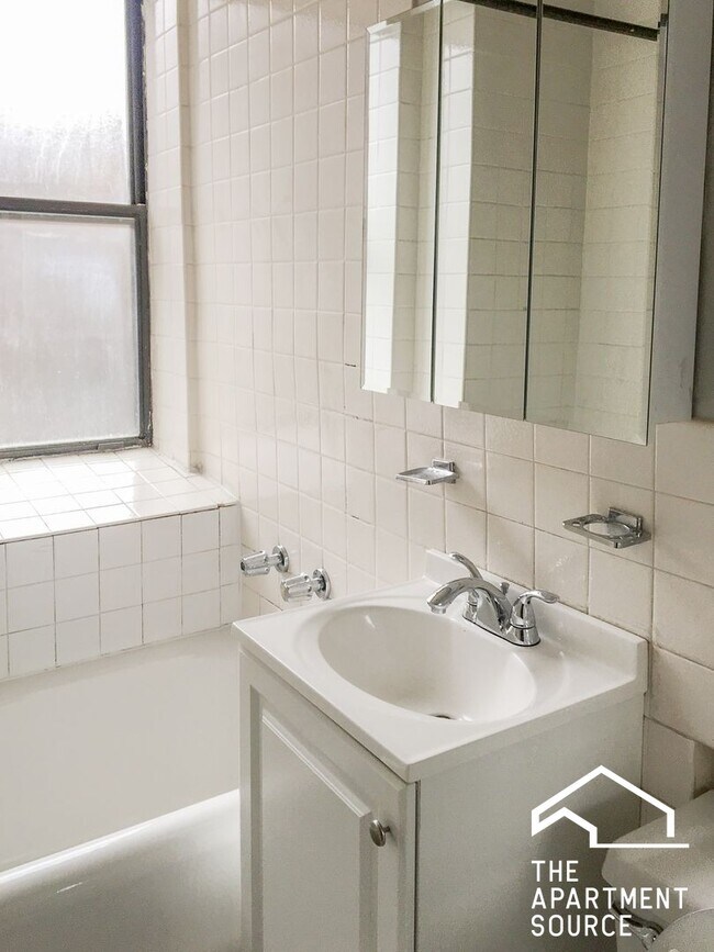 Photo - 540 W Briar Pl Unit 9D