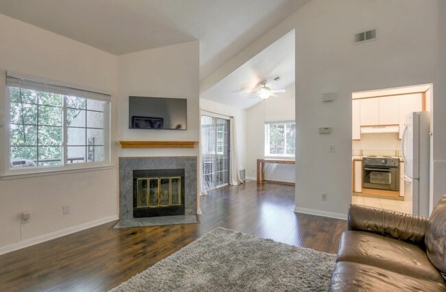 Photo - 977 Warburton Ave